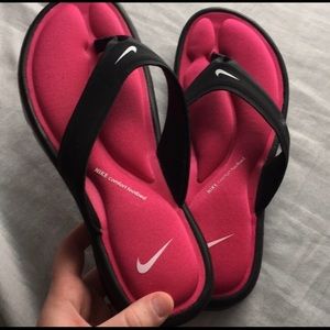 Nike flip flops. Never worn. Size 6.5